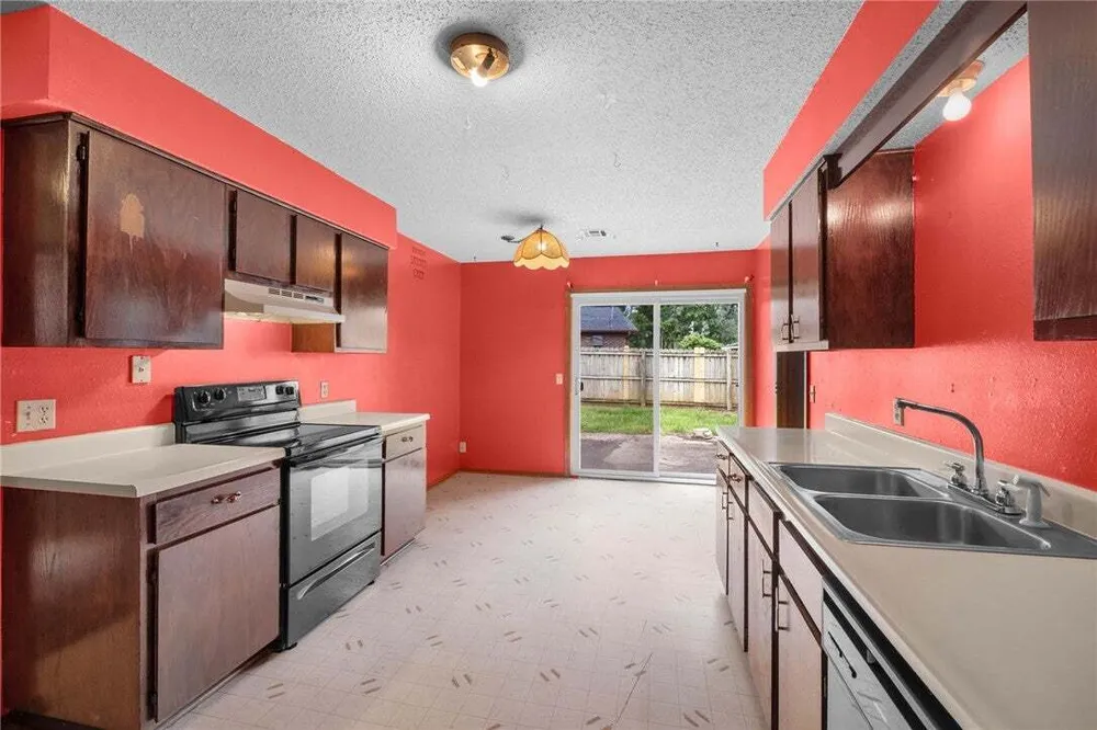 N Century Dr, Rogers, AR 72756