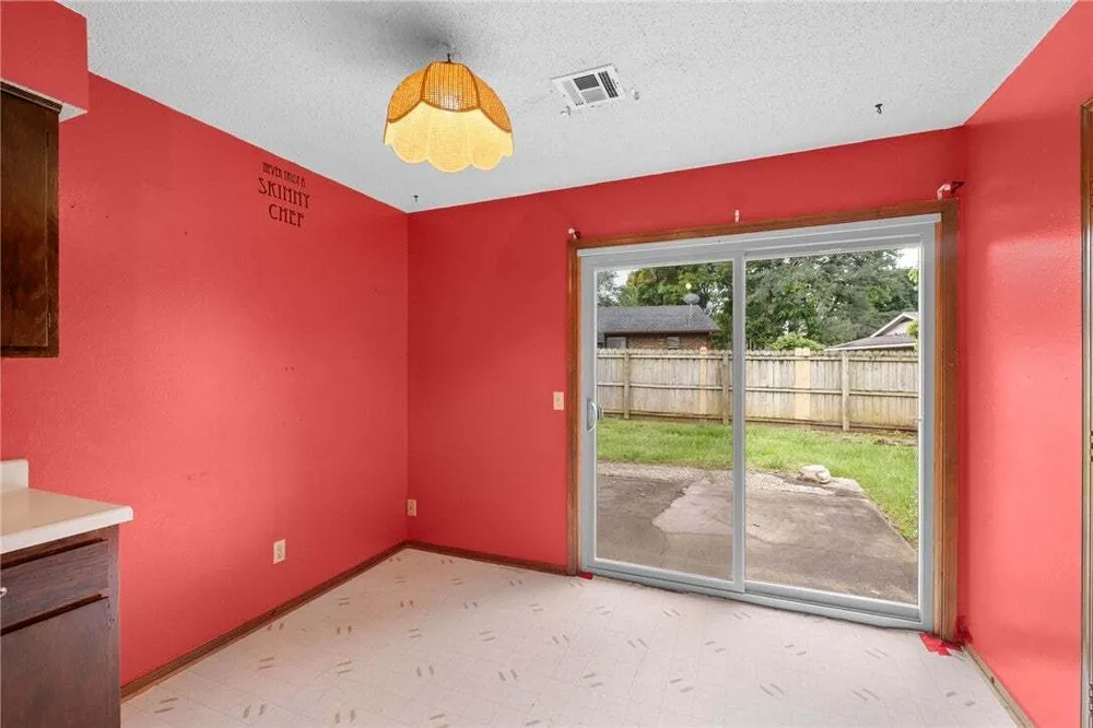 N Century Dr, Rogers, AR 72756