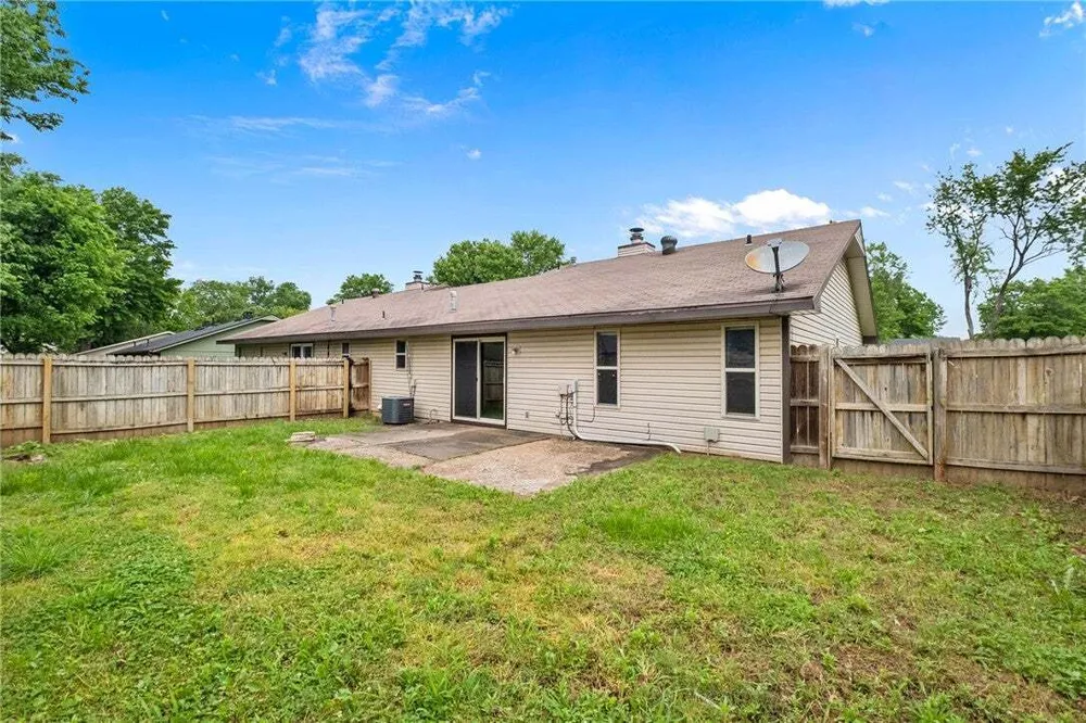 N Century Dr, Rogers, AR 72756