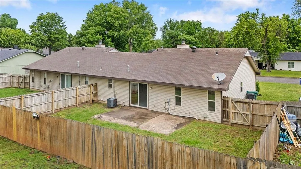 N Century Dr, Rogers, AR 72756