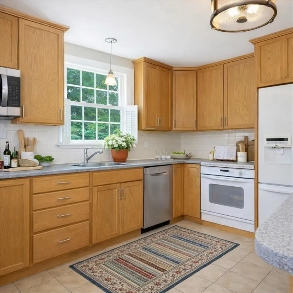 4 Meadow Ln, Walpole, MA 02081
