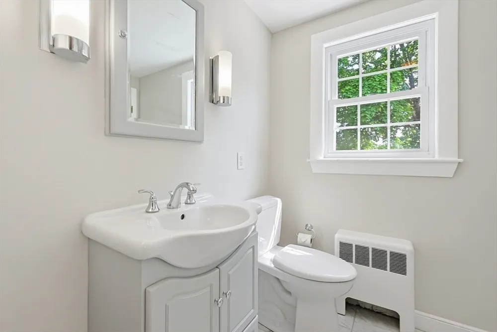4 Meadow Ln, Walpole, MA 02081