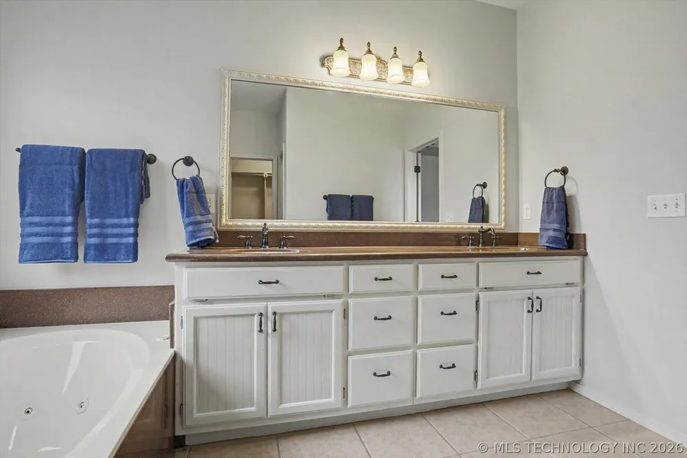 17005 E 48th St, Tulsa, OK 74134