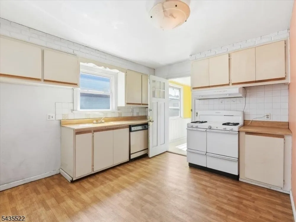 221 Ralph St, Belleville, NJ 07109