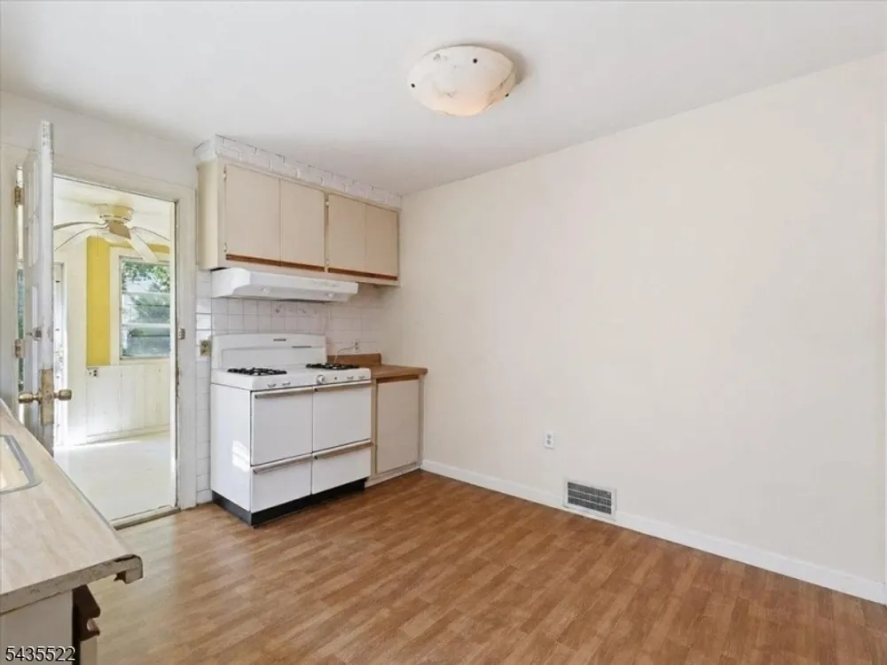 221 Ralph St, Belleville, NJ 07109