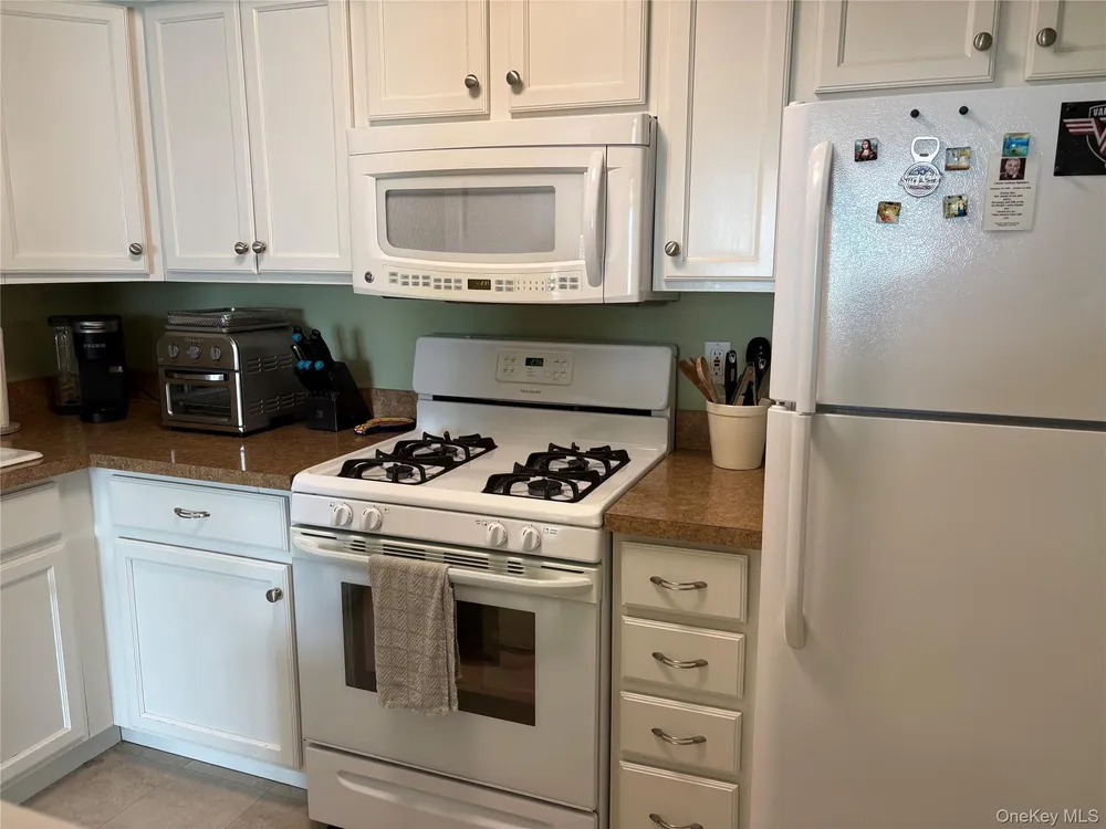 61 Rocky Point Yaphank Rd, Rocky Point, NY 11778