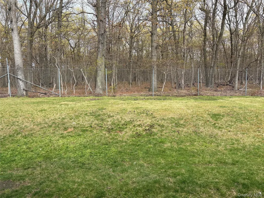 61 Rocky Point Yaphank Rd, Rocky Point, NY 11778