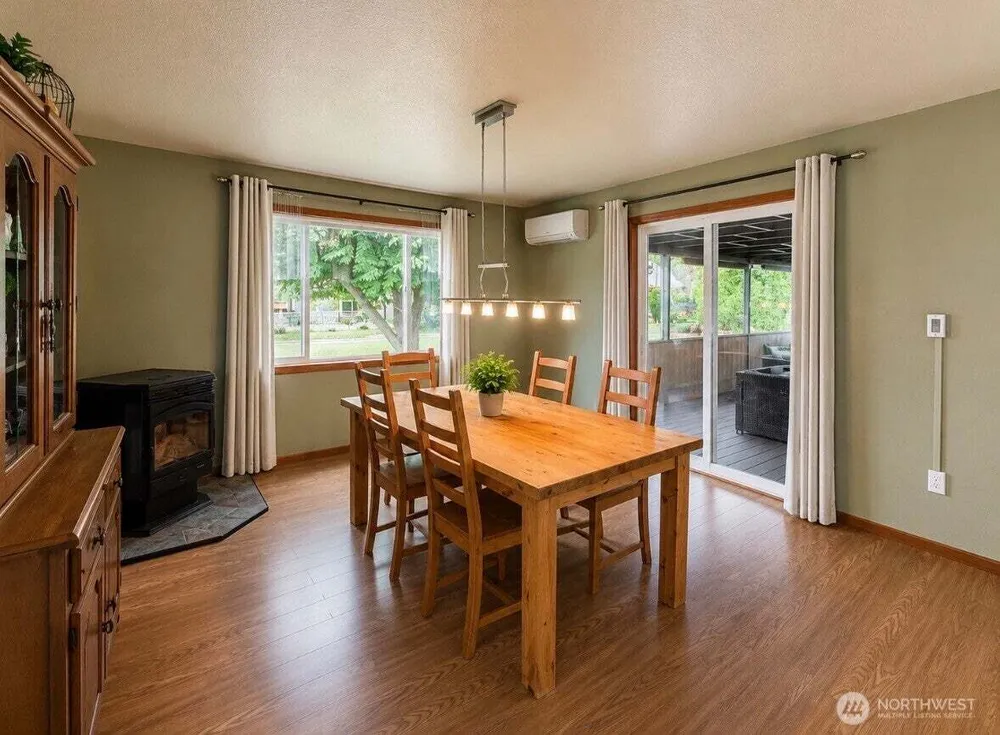 402 Juniper St, Oroville, WA 98844