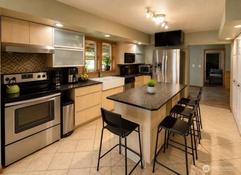 402 Juniper St, Oroville, WA 98844