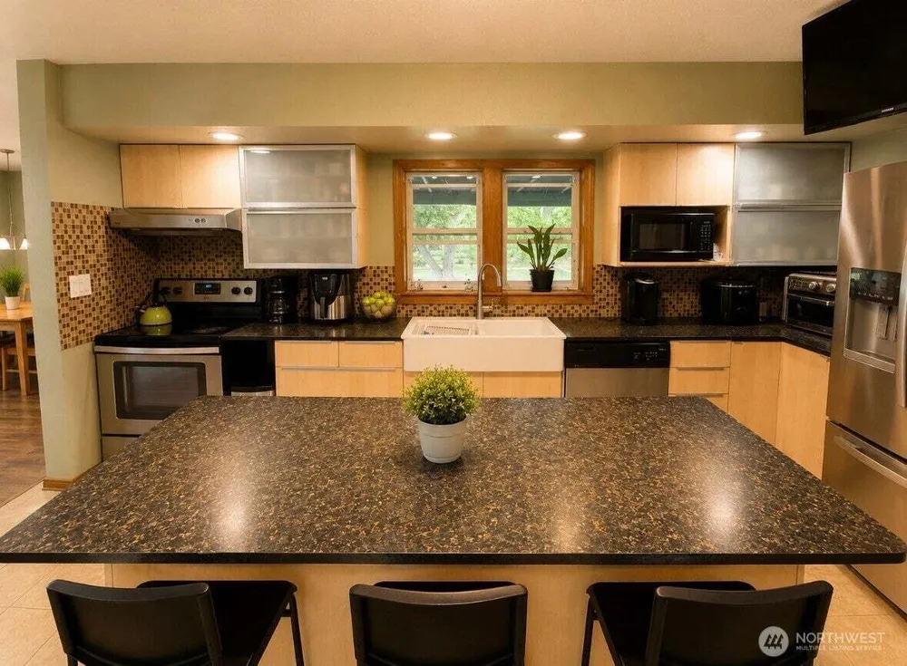 402 Juniper St, Oroville, WA 98844