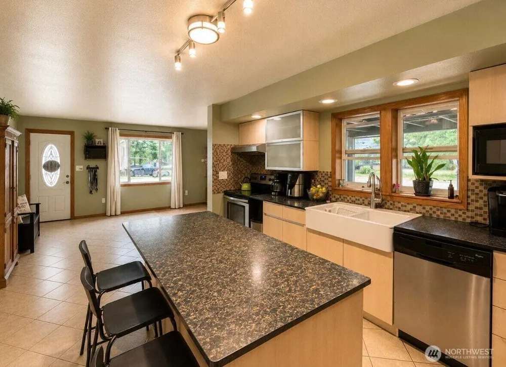 402 Juniper St, Oroville, WA 98844