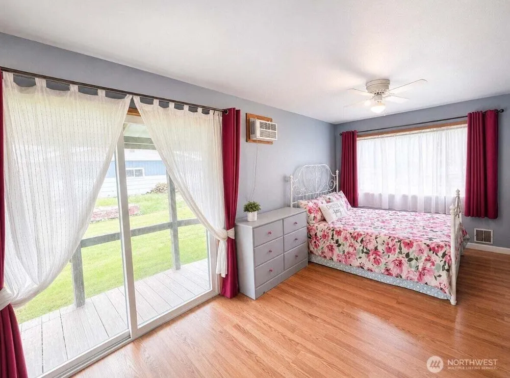 402 Juniper St, Oroville, WA 98844