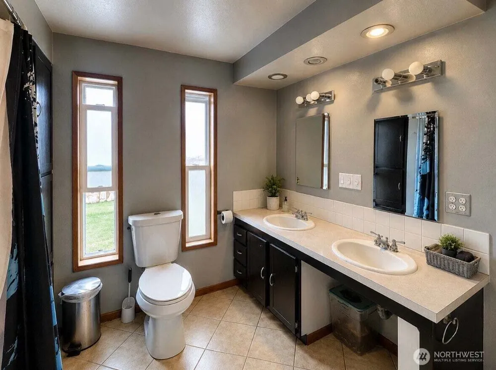 402 Juniper St, Oroville, WA 98844