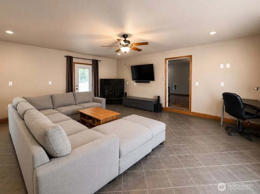 402 Juniper St, Oroville, WA 98844
