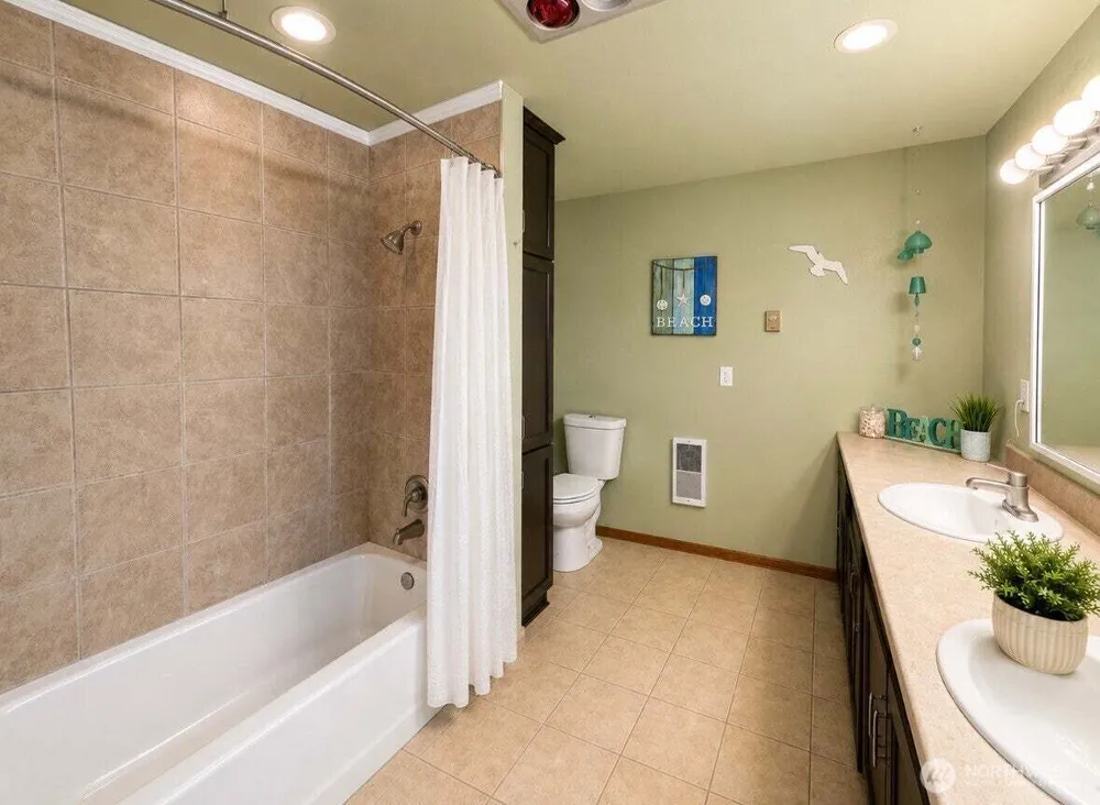 402 Juniper St, Oroville, WA 98844
