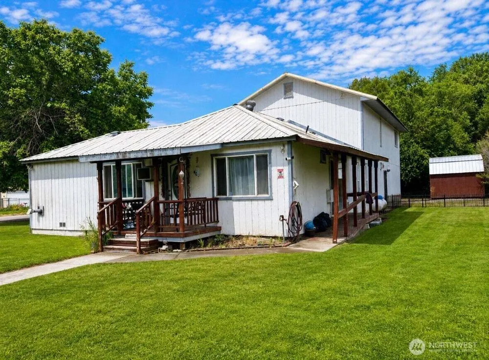 402 Juniper St, Oroville, WA 98844
