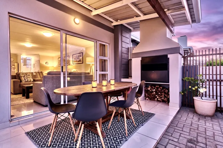South Africa, Gauteng, Eagle Canyon Golf Estate, Ridge Road, 1010