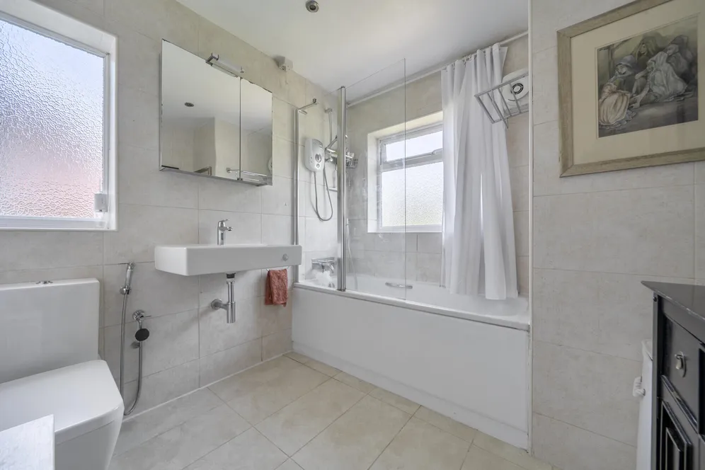 Buckingham Avenue, Whetstone, N20 photo 10