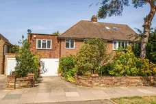 Buckingham Avenue, Whetstone, N20 photo 11