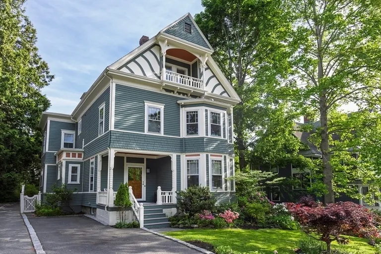 22 Regent St, Newton, MA 02465