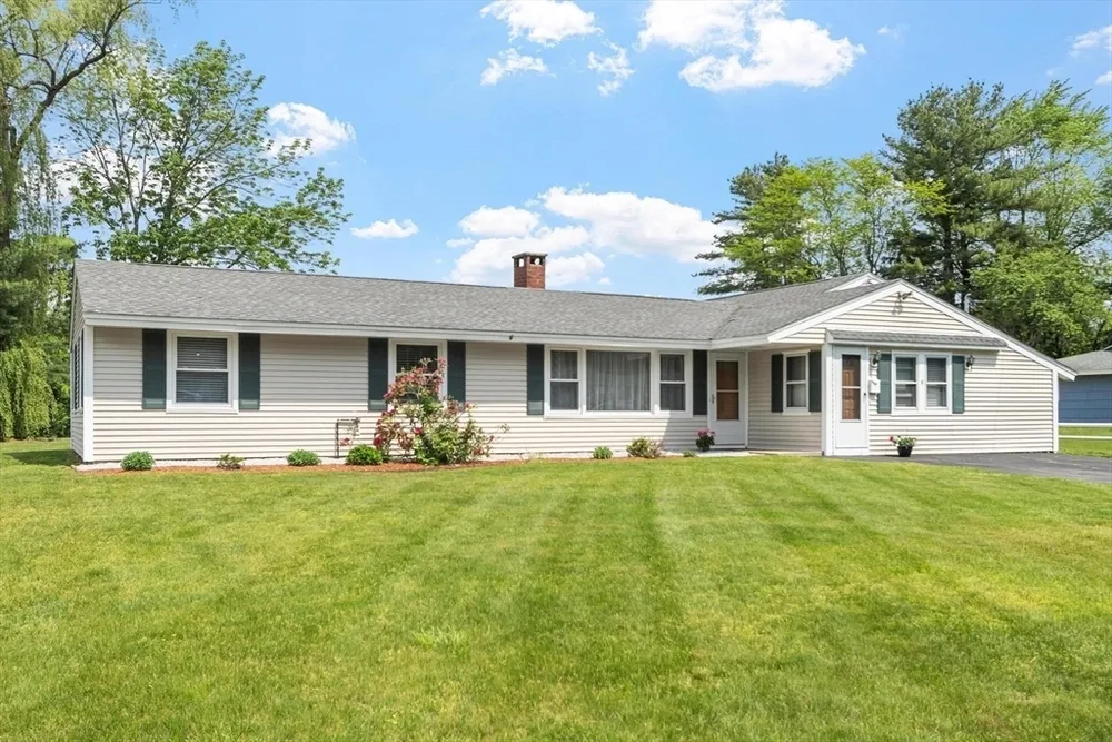 9 Ansie Rd, Chelmsford, MA 01824