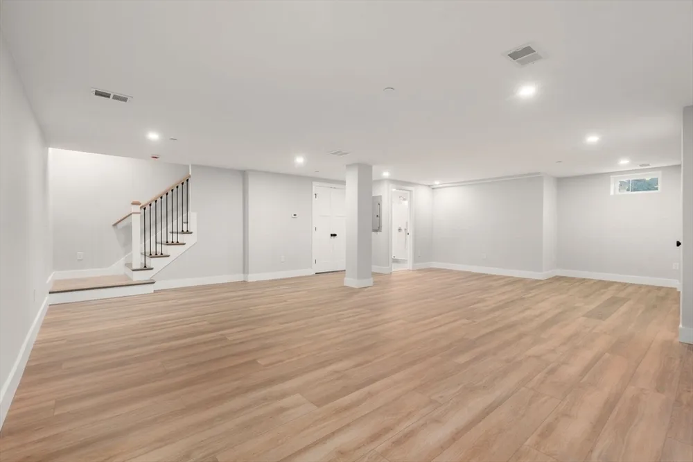 63 Oak St, Wellesley, MA 02482