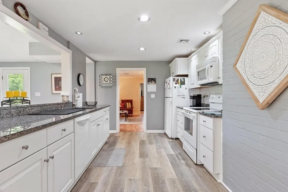 9 Ansie Rd, Chelmsford, MA 01824