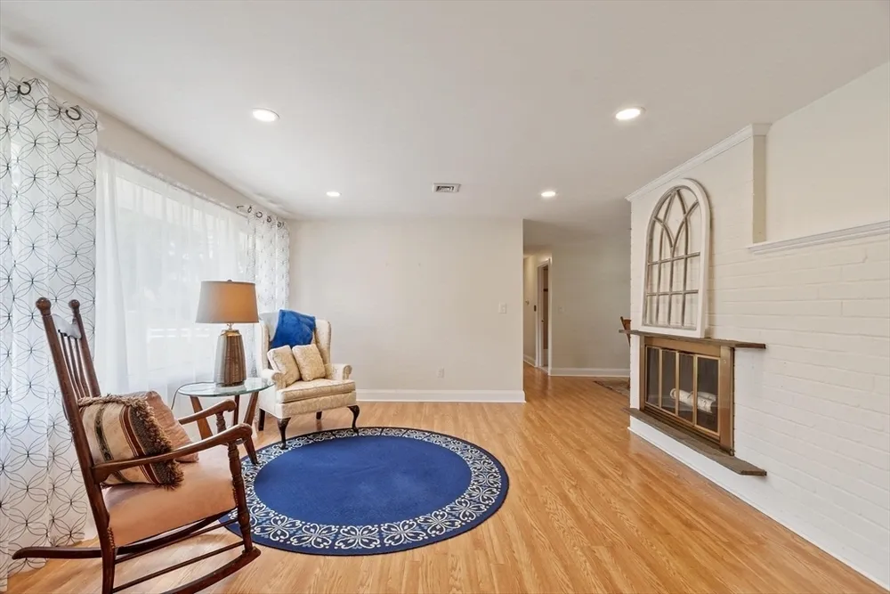 9 Ansie Rd, Chelmsford, MA 01824