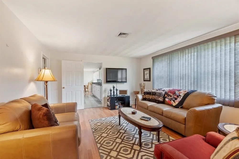 9 Ansie Rd, Chelmsford, MA 01824