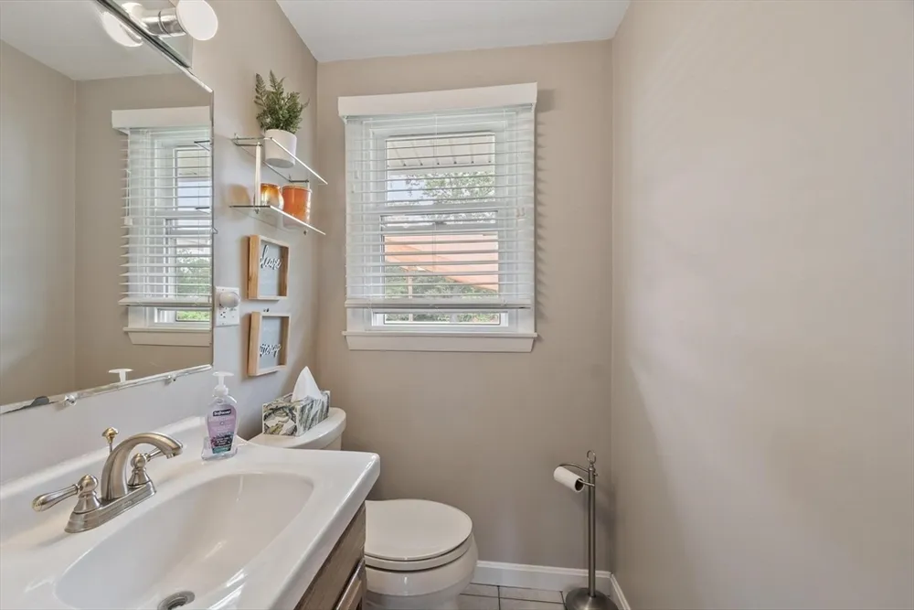 9 Ansie Rd, Chelmsford, MA 01824