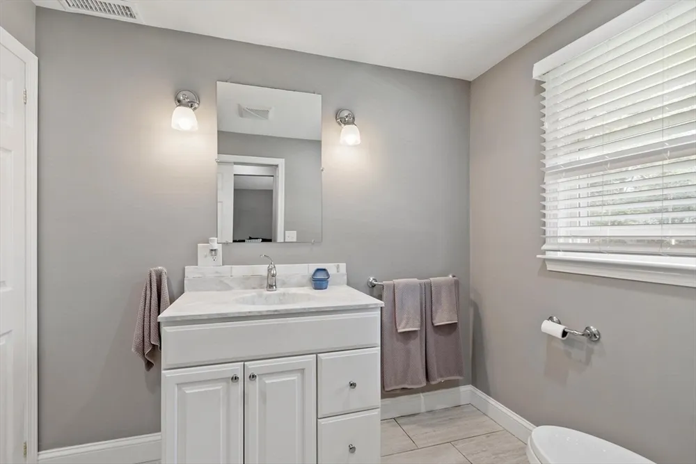 9 Ansie Rd, Chelmsford, MA 01824