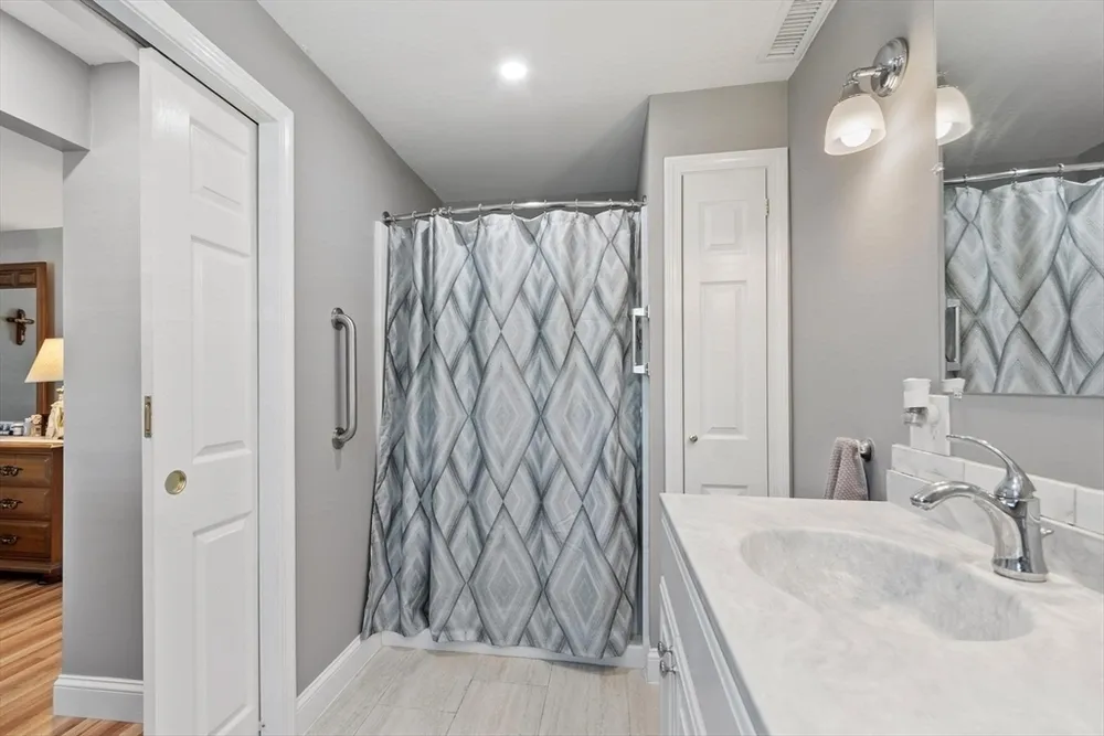 9 Ansie Rd, Chelmsford, MA 01824