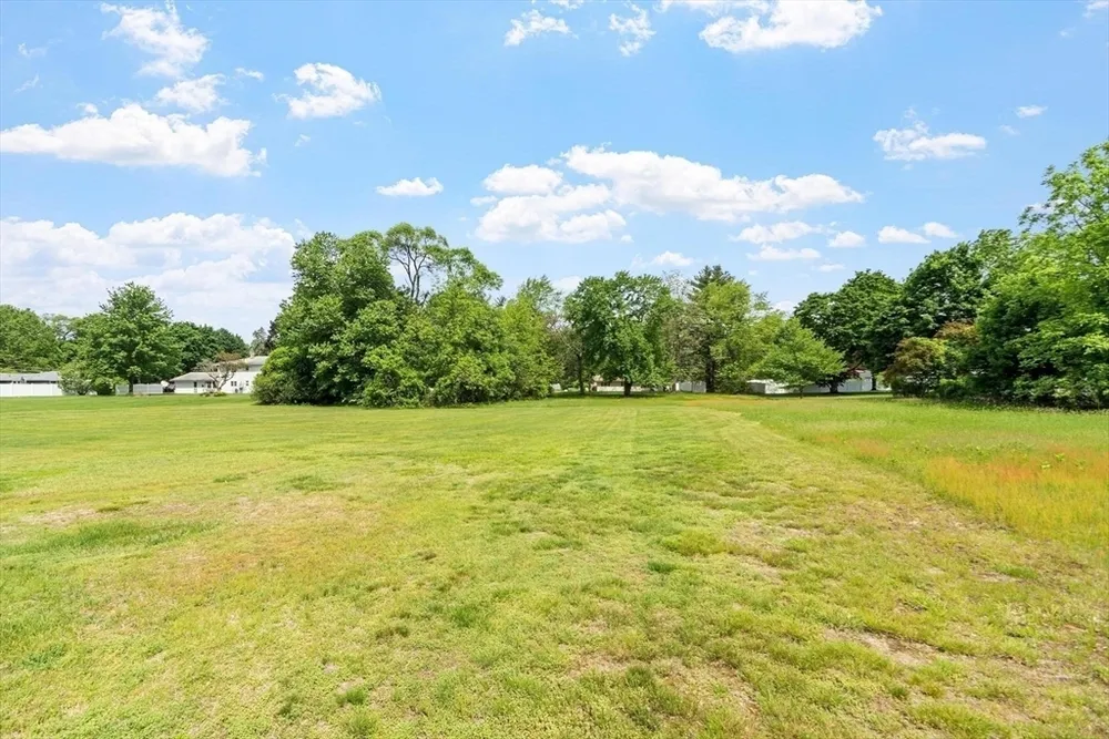 9 Ansie Rd, Chelmsford, MA 01824