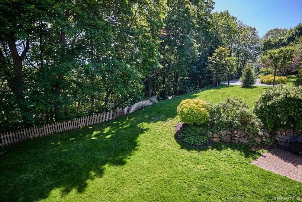 1 Preserve Ct, White Plains, NY 10607