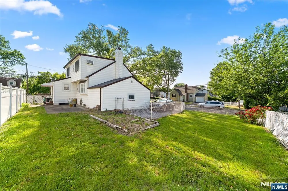 32-06 Rosalie St, Fair Lawn, NJ 07410