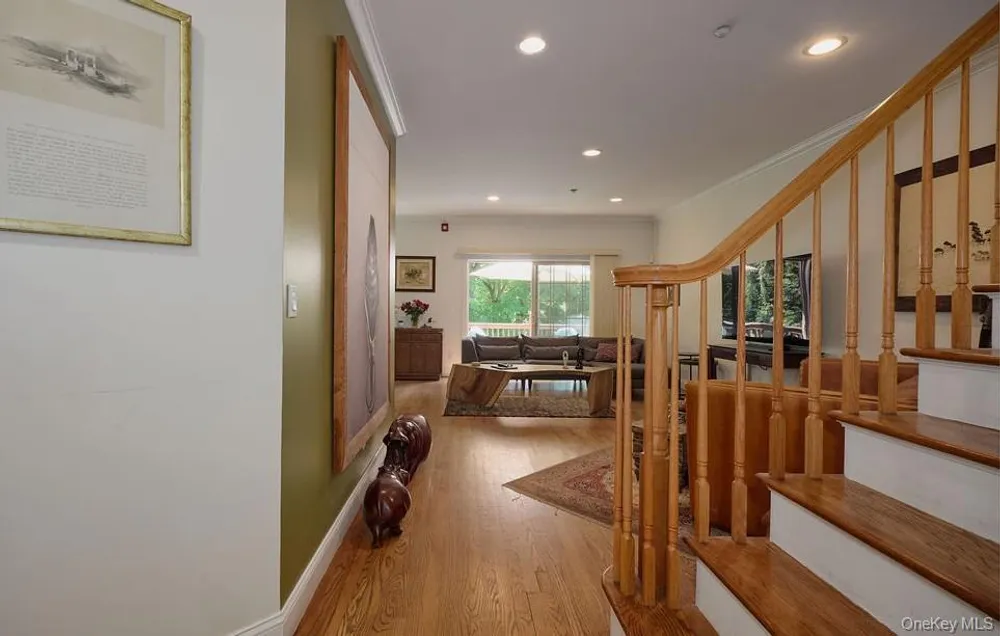1 Preserve Ct, White Plains, NY 10607