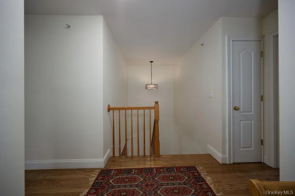 1 Preserve Ct, White Plains, NY 10607