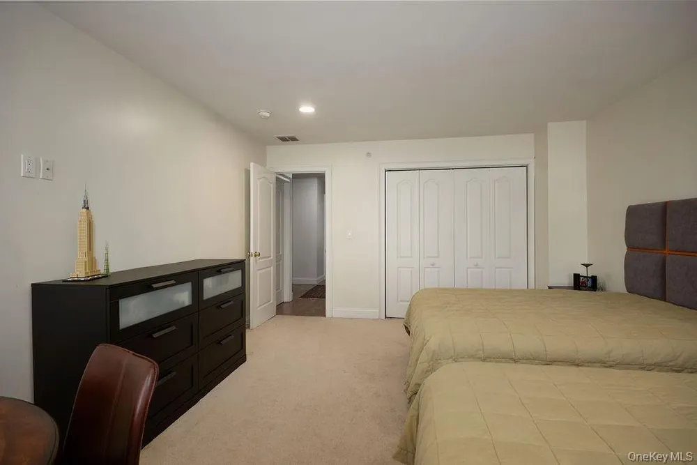 1 Preserve Ct, White Plains, NY 10607