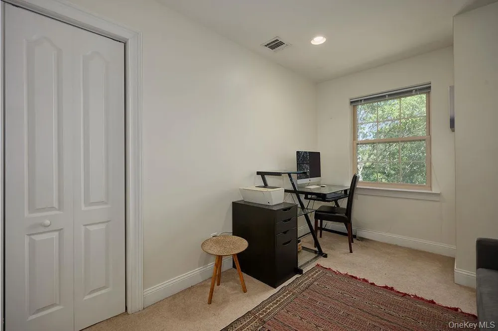 1 Preserve Ct, White Plains, NY 10607