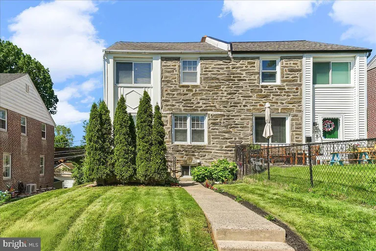 1228 Cobbs St, Drexel Hill, PA 19026