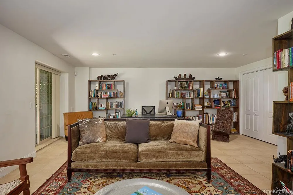 1 Preserve Ct, White Plains, NY 10607