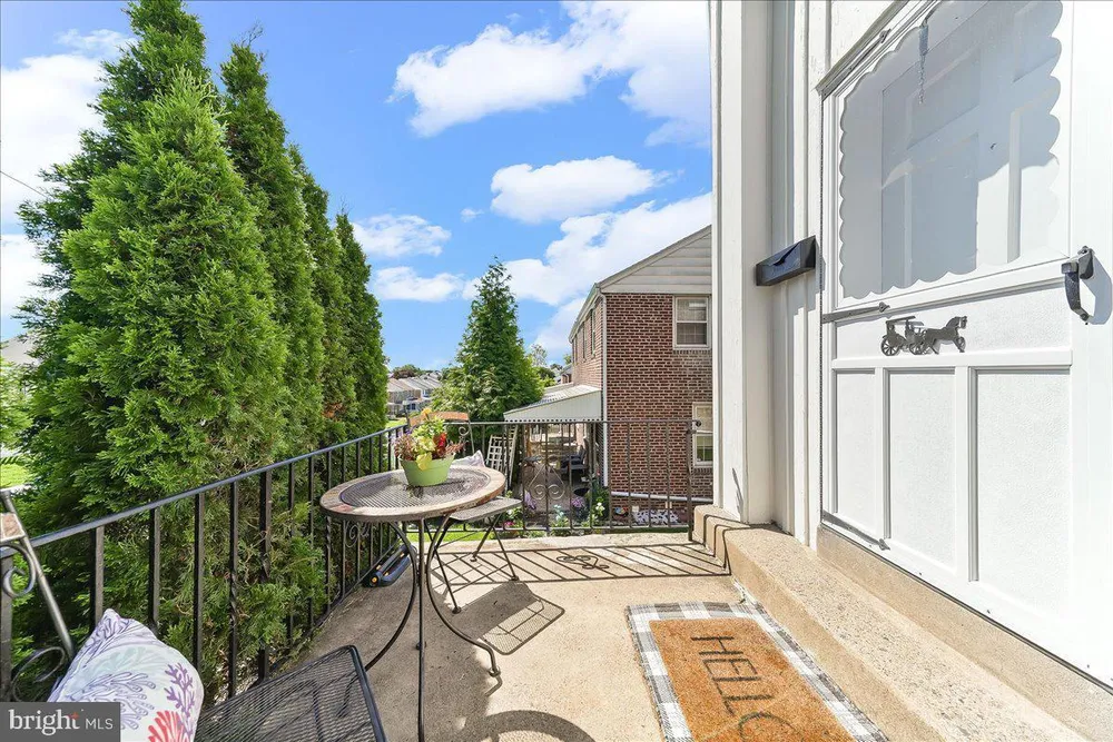 1228 Cobbs St, Drexel Hill, PA 19026