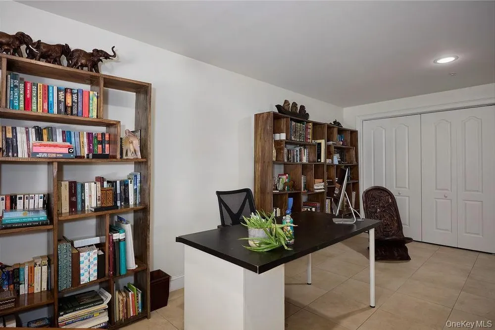 1 Preserve Ct, White Plains, NY 10607