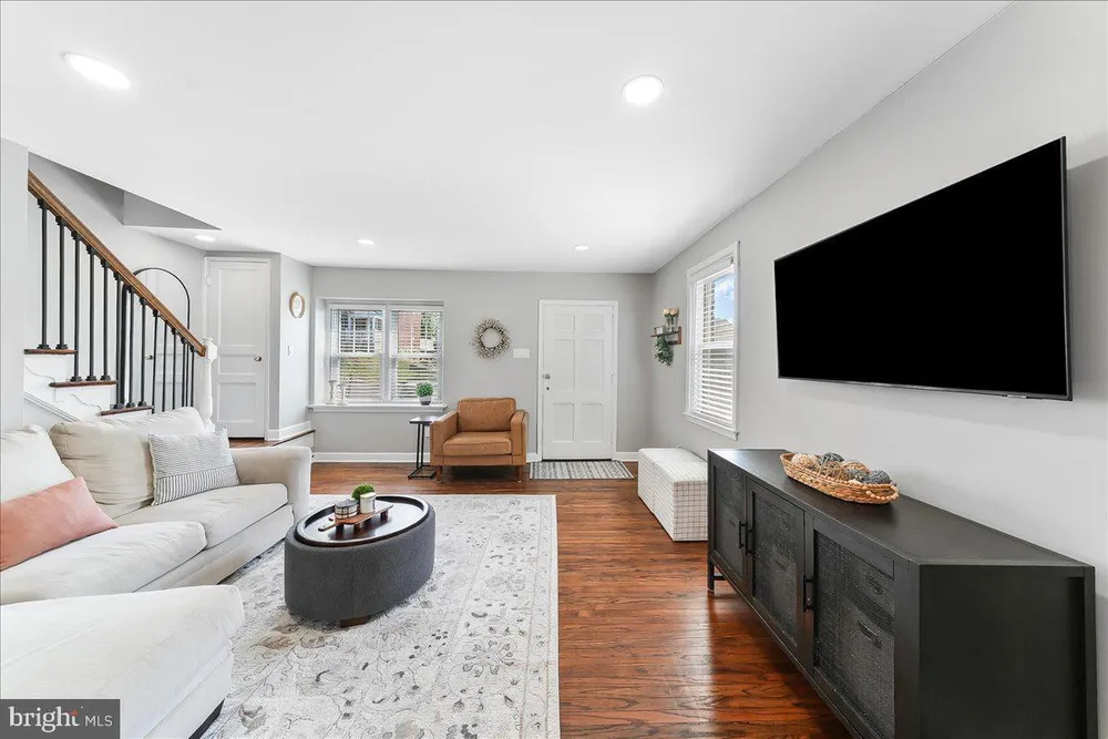 1228 Cobbs St, Drexel Hill, PA 19026