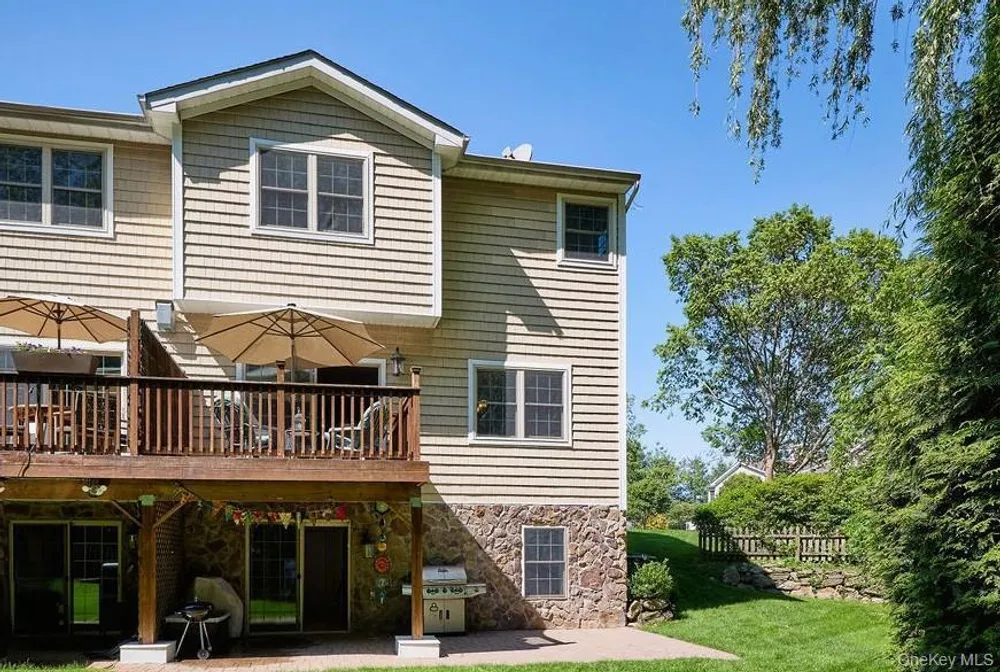 1 Preserve Ct, White Plains, NY 10607