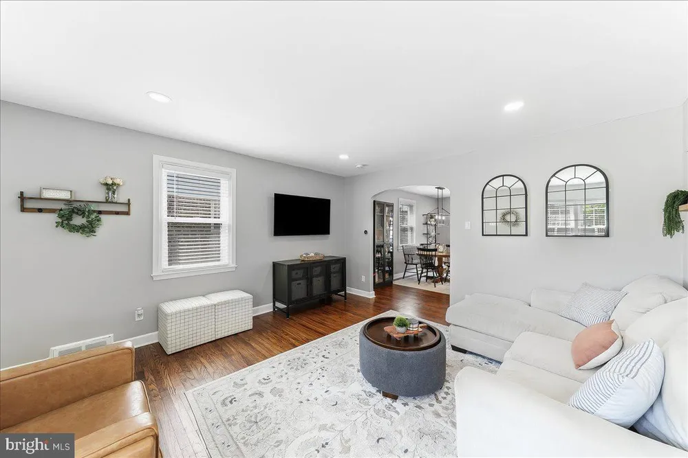 1228 Cobbs St, Drexel Hill, PA 19026