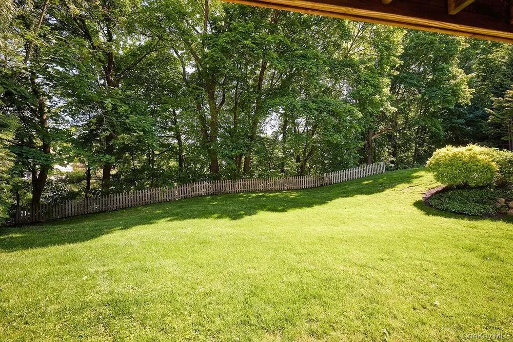 1 Preserve Ct, White Plains, NY 10607