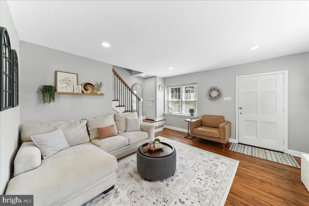 1228 Cobbs St, Drexel Hill, PA 19026