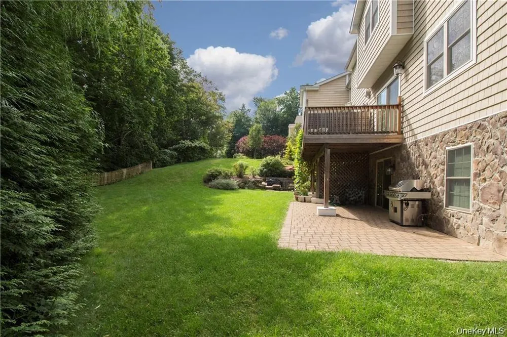 1 Preserve Ct, White Plains, NY 10607