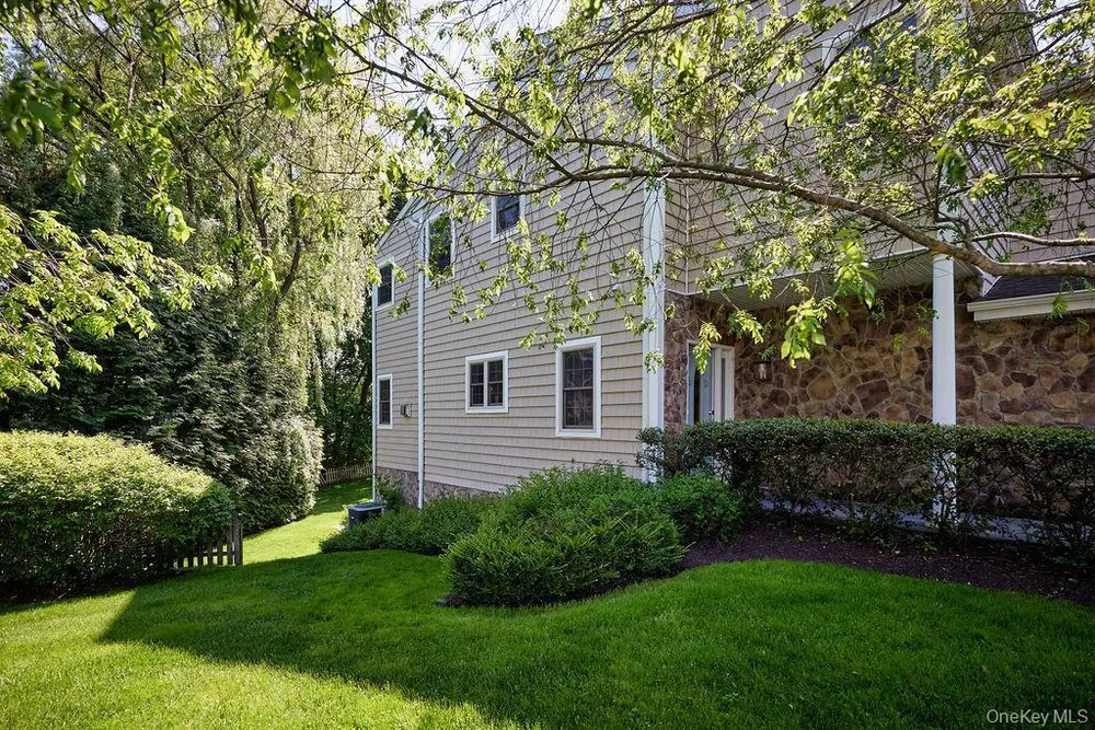 1 Preserve Ct, White Plains, NY 10607